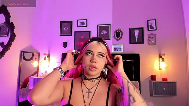 pinkk deemon online show from April 16, 1:00 pm