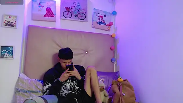 iam lukas   online show from December 23, 3:32 am