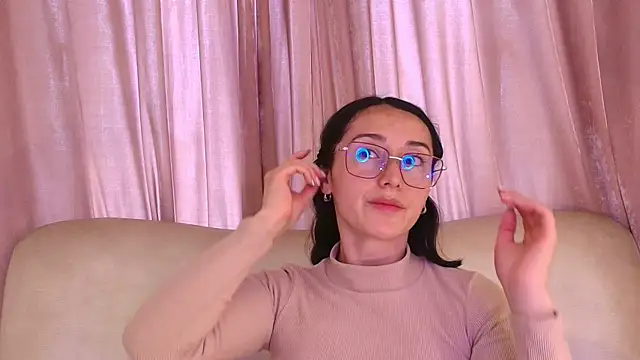 Ginevra esposito online show from April 9, 12:32 pm