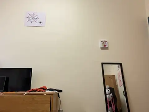 luvrgrllani online show from November 22, 8:11 pm