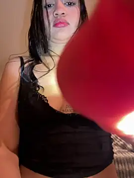 hotqueen02 online show from May 8, 12:30 pm