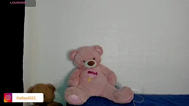 HaileyDuke online show from June 2, 1:28 am