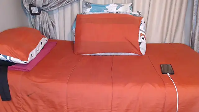 Lunalee online show from April 14, 5:07 am