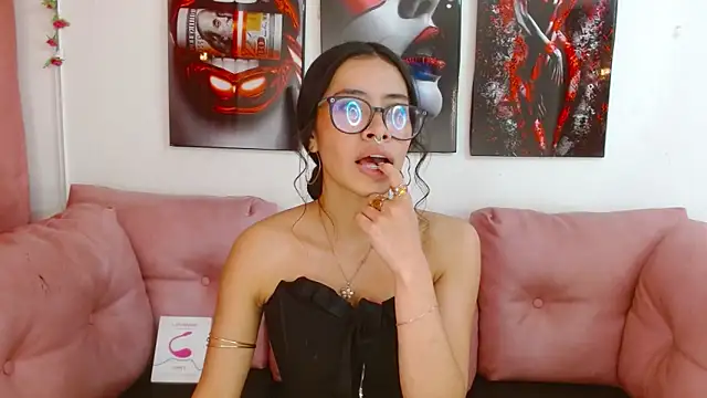 Miahotcs1 online show from April 12, 4:32 pm