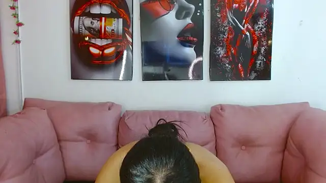 Miahotcs1 online show from April 8, 3:25 pm