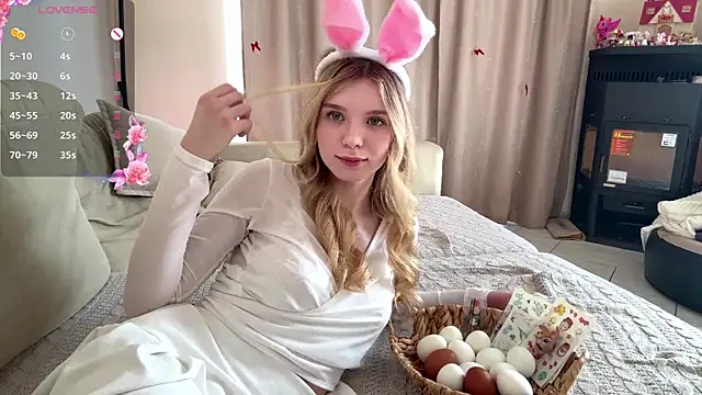 FruityXo online show from April 5, 12:04 pm