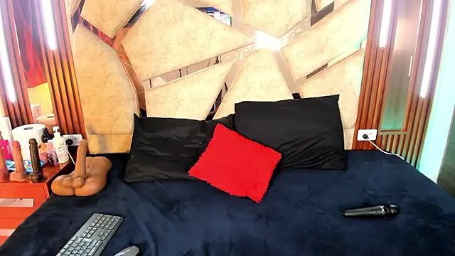 juliana 13 online show from March 17, 8:46 pm