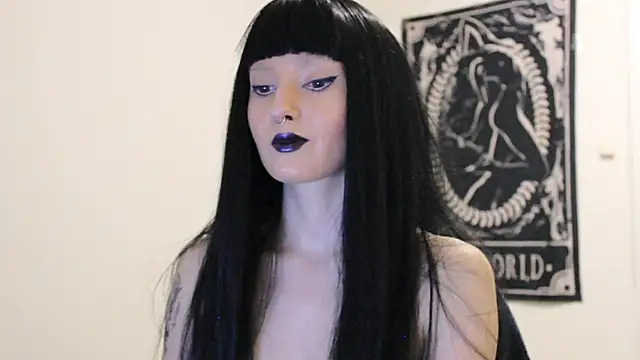 midnightsiren777 online show from March 29, 8:19 pm