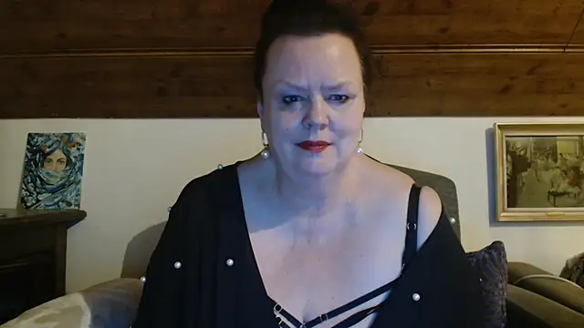 TiffanyMature online show from April 17, 9:50 pm