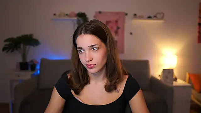 kissie cat online show from November 3, 2:10 pm