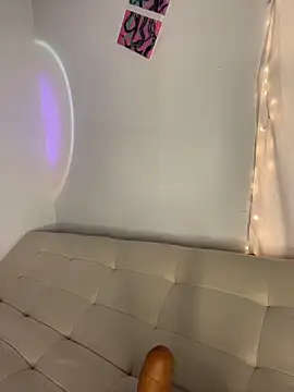 alysa g  online show from April 1, 10:29 pm