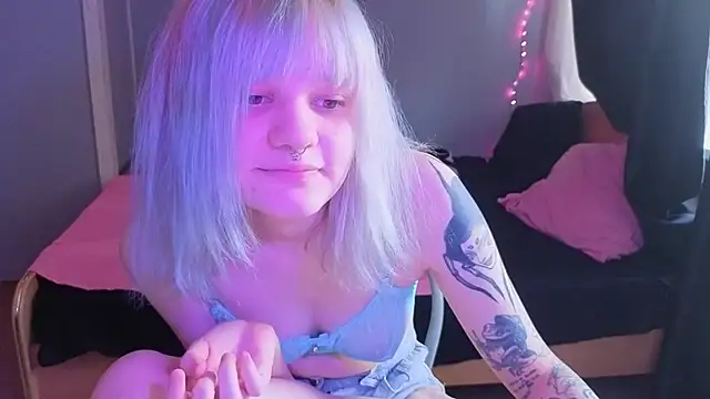 Elieiza xo online show from April 5, 9:19 am