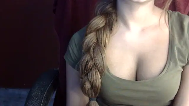 heartless Queen online show from March 26, 5:53 am