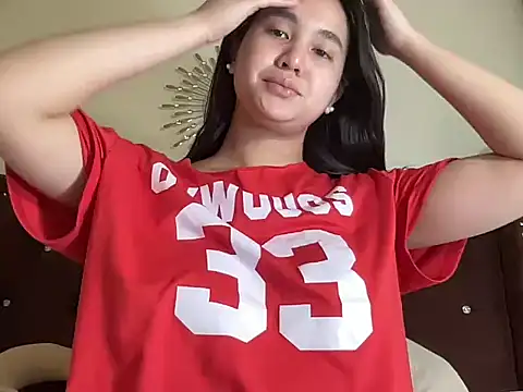 KeraEvangeline online show from April 4, 3:22 pm