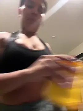 MacaW09 online show from April 23, 12:30 am