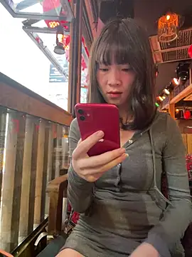 littleqiu online show from May 3, 10:18 am