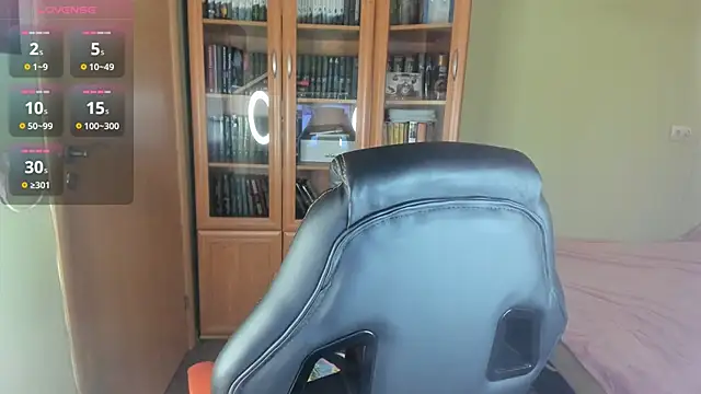 MiaLores online show from April 12, 10:07 am