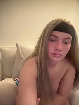 little lola x online show from May 15, 9:50 pm