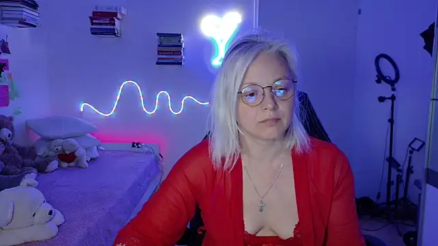 Linsy Kim online show from April 8, 5:59 pm