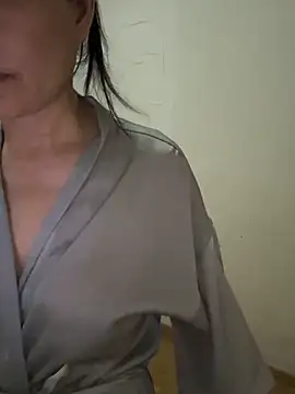 xiiuuff18 online show from May 26, 12:04 pm