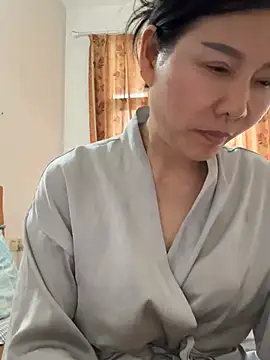 xiiuuff18 online show from May 30, 9:40 am