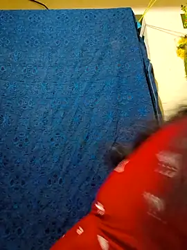 mini-queen online show from April 10, 5:30 pm