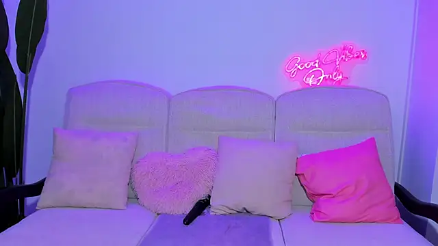 JessicaSky  online show from March 23, 9:10 pm