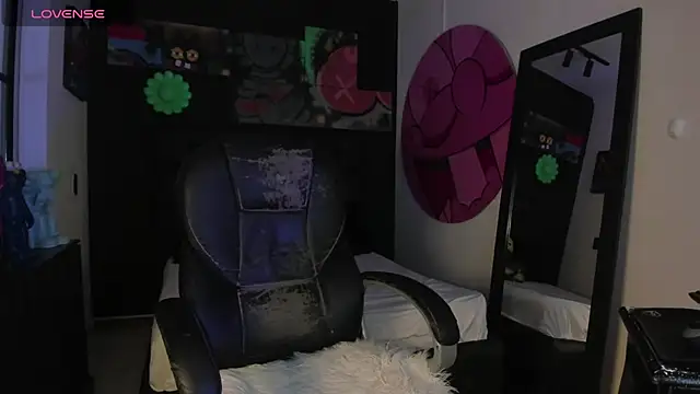 miIa bratz online show from March 10, 8:35 pm