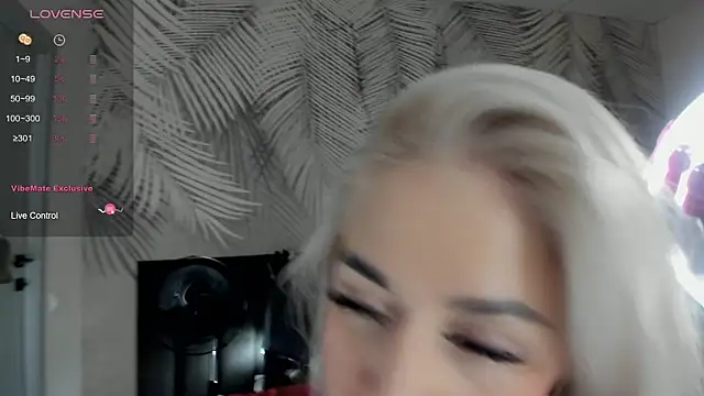 Kira Key online show from March 8, 2:04 am