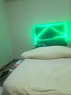 Vickysweeeettt online show from March 25, 11:18 pm