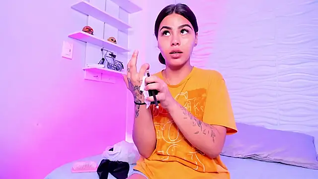 KimberlyLoren online show from October 14, 9:06 pm