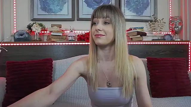 MuseDollX online show from April 8, 7:49 pm