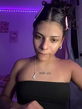 luluzinhax online show from April 1, 4:24 am