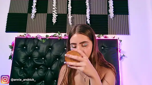  leda swan  online show from March 27, 11:11 am