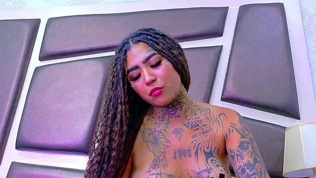 EmilieLake online show from May 28, 1:58 am