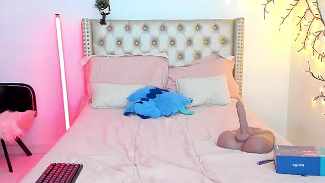 LenaStylesOA online show from March 13, 10:55 pm