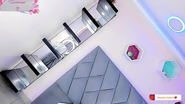 Amira Ember online show from March 28, 8:30 pm