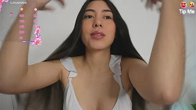 Roxybeautyy online show from April 7, 9:33 am