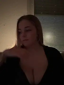 ItsLxsa online show from April 18, 7:07 pm