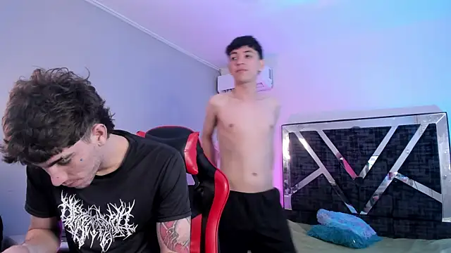 Handsomeboyss19 online show from April 18, 2:47 am