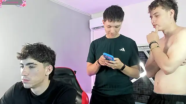 Handsomeboyss19 online show from April 14, 9:04 pm