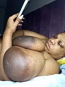 HappygalTheQueen online show from April 6, 8:43 pm