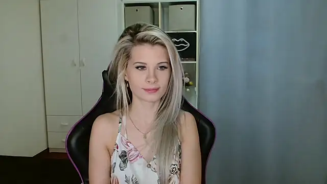 KristineGlow online show from March 5, 7:26 am