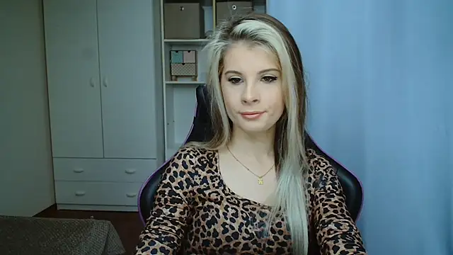 KristineGlow online show from May 19, 6:31 am
