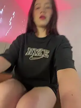 BrunnetAri  online show from April 21, 1:51 pm