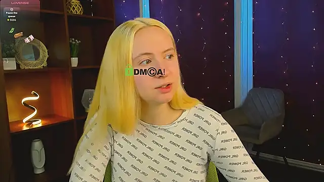 mila glow1 online show from March 29, 7:46 pm