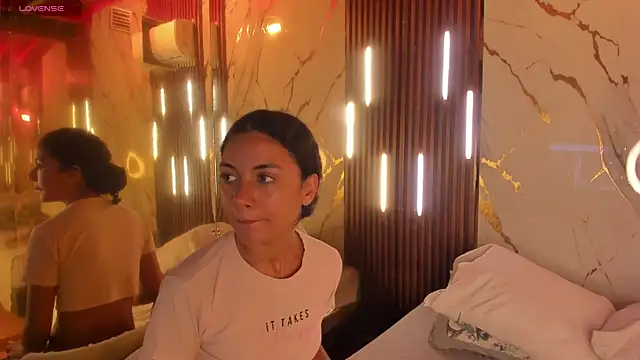 VictoriaDuart online show from March 23, 9:21 pm