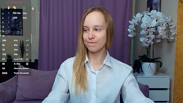 SoonMoor online show from April 8, 6:43 pm