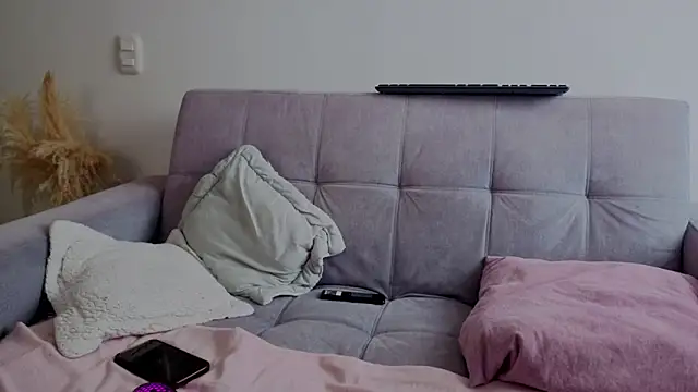 0ne 0f 0ne online show from March 4, 6:36 pm