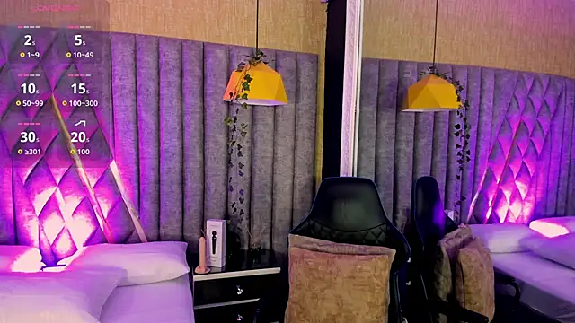 SkylerBloomm online show from April 15, 3:18 am